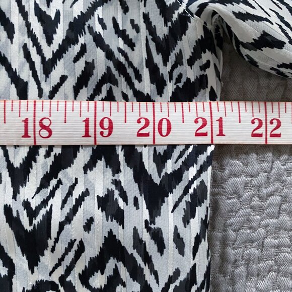 Laura & Jayne - Vintage Lightweight Tribal Patterned Blouse - Picture 4 of 7